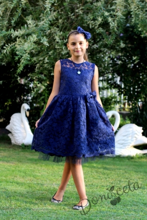 Официална детска рокля Ваня от бутикова дантела в тъмносиньо без ръкав