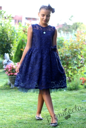 Официална детска рокля Ваня от бутикова дантела в тъмносиньо без ръкав