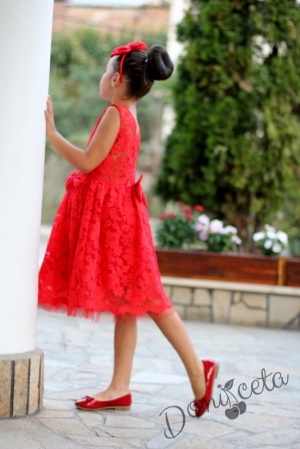 Официална детска рокля от бутикова дантела в червено
