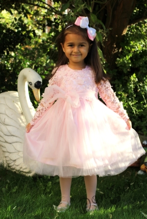 Официална детска/бебешка рокля с дълъг ръкав в розово с дантела и тюл 