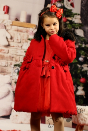 Детска рокля в червено с богат тюл със зимно палто