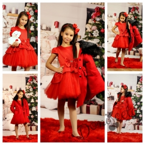 Комплект от официална детска рокля в червено с богат палто с качулка