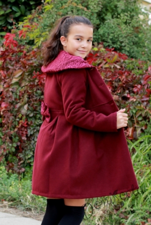 Детско палто за момиче в бордо с дантела 