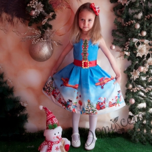 Коледна детска рокля с коледни мотиви