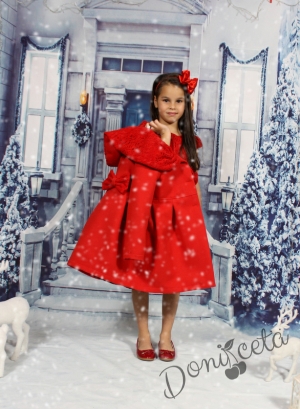Детско палто за момиче в червено с бутикова дантела с плюш