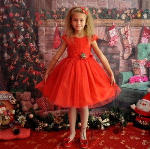 Официална детска рокля с дантела и тюл в червено
