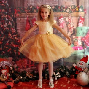 Официална детска рокля в златисто с тюл и голяма панделка