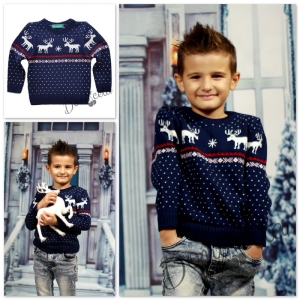 Детски пуловер от плетиво в тъмносиньо с еленчета
