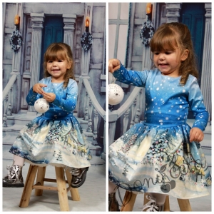 Детска рокля с дълъг ръкав в синьо със зимна картинка с къщички