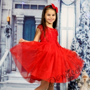 Празнична детска рокля в червено  от дантела и тюл с къс ръкав