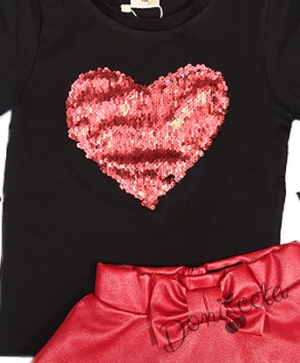 Комплект от кожена пола в червено и черна блузка със сърце от пайети