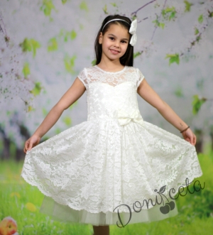 Официална/шаферска детска дантелена рокля в бяло с панделка отзад и къси ръкави Белисима