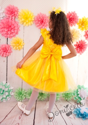 Официална детска рокля Жасмина в жълто с голяма панделка отзад с 3D пеперуди и тюл