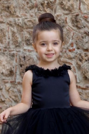 Официална детска дълга рокля  в черно с шлейф  и 3D розички 