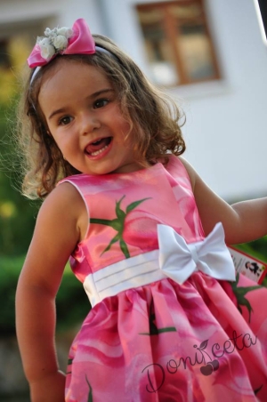 Официална детска рокля в прасковено на цветя 