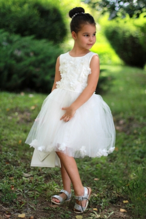Официална детска рокля в бяло с 3D рози и  тюл с голяма панделка отзад  Белисимиа
