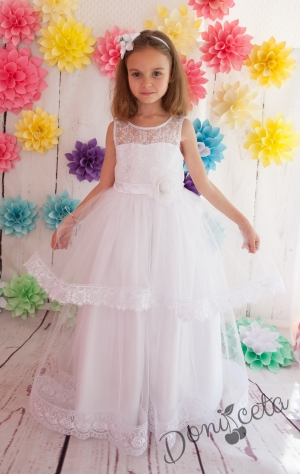 Официална детска дълга рокля Кари в бяло с дантела  и панделка отзад