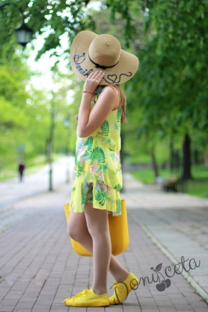 Детска лятна рокля без ръкав в жълто на воали с цветя с тънки презрамки