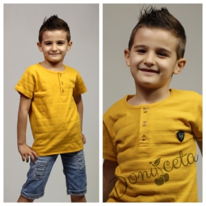Детска тениска с къс ръкав за момче с копчета  в цвят горчица