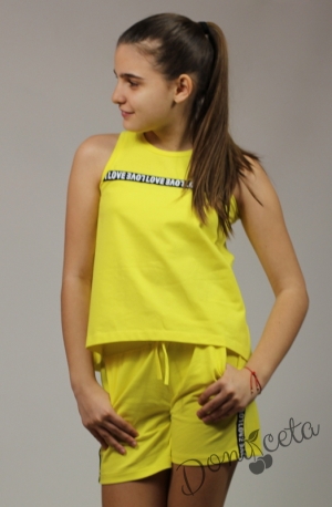 Летен комплект за момиче от потник и къси панталони в жълто
