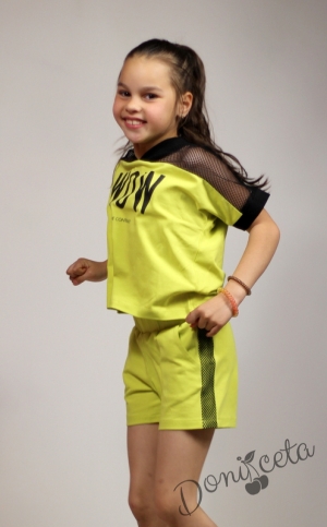 Летен комплект за момиче от тениска с мрежа и къси панталони в зелено 1