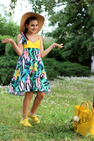 Детска лятна рокля с интересни мотиви с жълто