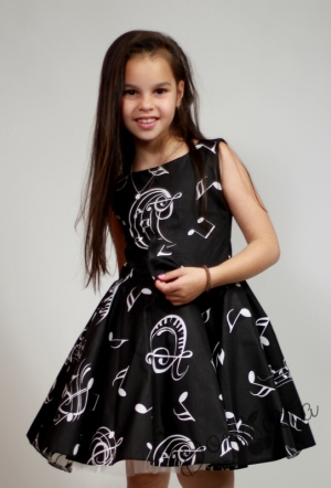 Официална детска рокля в черно с ноти тип клош Симона