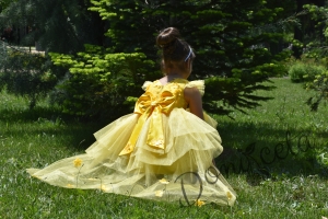 Официална детска рокля Жоси с голяма панделка с 3D пеперуди и с тюл в жълто