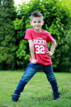 Комплект за момче от тениска в червено с къс ръкав и дълги дънки 