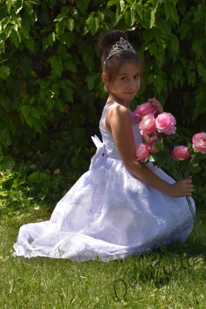 Официална детска дълга рокля Юлия в бяло с голяма панделка 