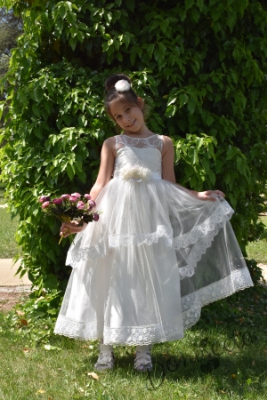 Официална детска дълга рокля Валерия в екрю с дантела  и панделка отзад