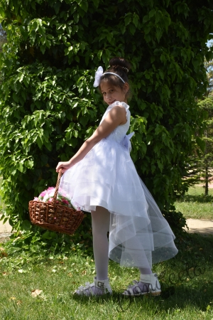 Официална детска рокля Жени  с голяма панделка и тюл в бяло