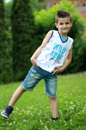 Комплект от прави  къси дънки  за момче и потник  в синьо и бяло