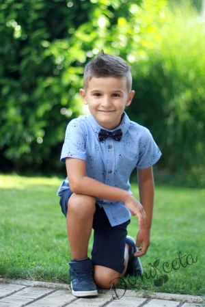 Комплект за момче от ризка с къс ръкав в синьо с панталонки и папийонка
