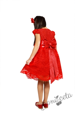 Официална детска рокля Мими  от релефна бутикова дантела в червено с плюш с голяма панделка отзад