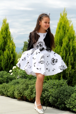 Официална детска рокля в бяло тип клош с ноти с болеро в черно  Симона