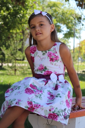 Официална детска рокля в бяло на цветя в циклама