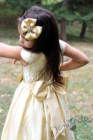 Официална детска рокля в златисто с голяма панделка отзад Златистин