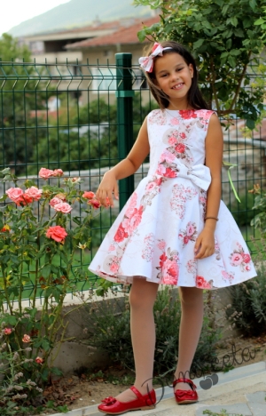 Детска рокля в бяло с цветя в червено тип клош на цветя Кристин