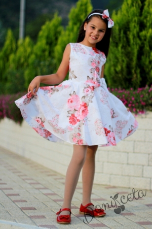 Детска рокля в бяло с цветя в червено тип клош на цветя Кристин