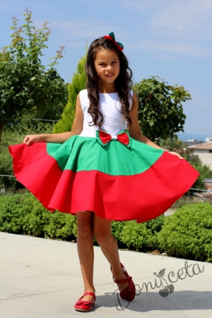 Детска рокля в бяло, зелено и червено тип клош