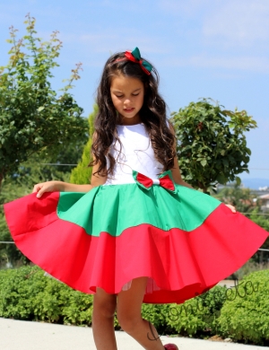 Детска рокля в бяло, зелено и червено клош