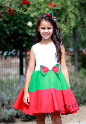Детска рокля в бяло, зелено и червено 