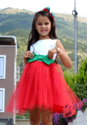 Детска рокля в бяло, зелено и червено с тюл