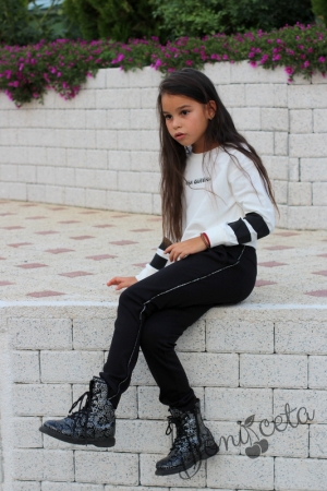 Елегантен детски панталон за момиче в черен цвят с джобове