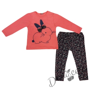 Детски комплект от блузка с дълъг ръкав със зайче в цвят диня и клинче в тъмносиньо
