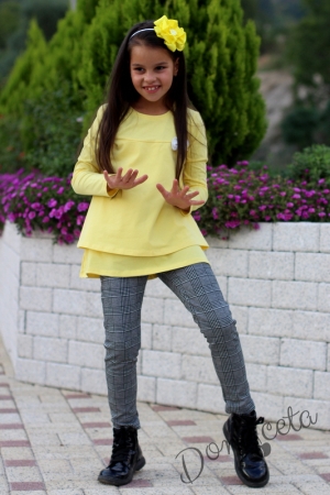 Детска блузка в жълто с панталонки в сиво