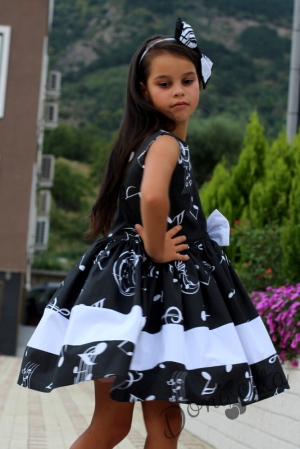 Детска официална рокля в черно на бели ноти от памук с тюл отдолу Глорина