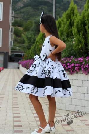 Детска официална рокля в бяло на черни ноти от памук с тюл отдолу Флорина