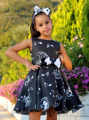 Комплект от детска официална рокля в черно с ноти тип клош Валери с болеро в бяло